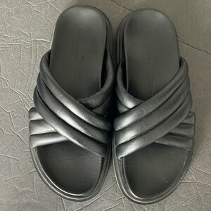 Maneo The Label black slides size 9 worn once
